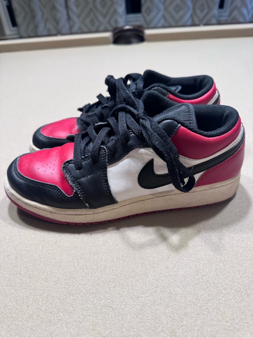 Air Jordan 1 Low Bred Toe - Picture 3 of 7